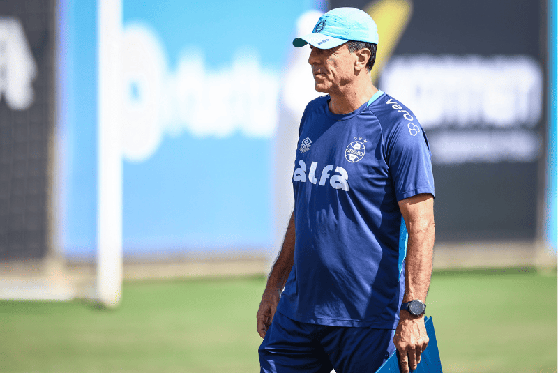 Logo após a derrota por 4 a 1 para o Mirassol, a diretoria do Grêmio comunicou a demissão do treinador argentino Gustavo Quinteros.