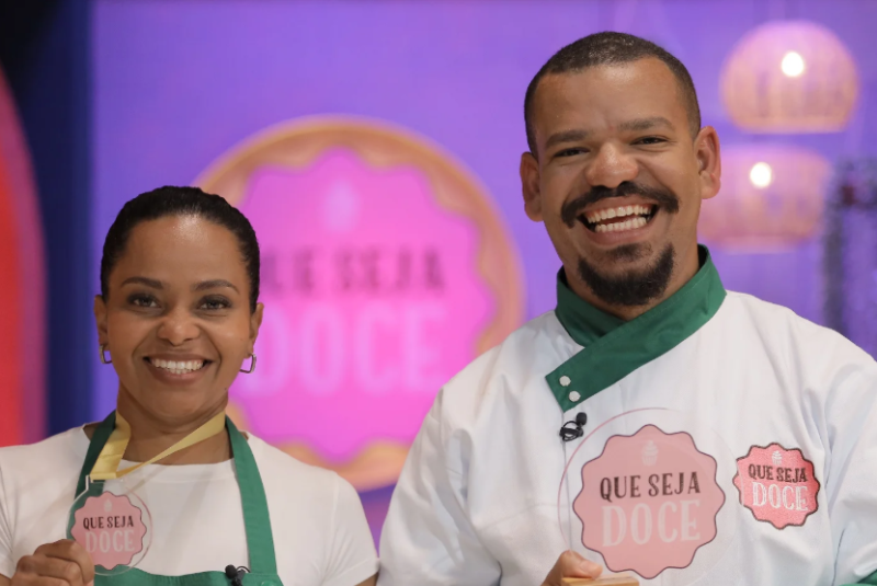 O chef Iuri Sena, morador do Guarujá e estudante de gastronomia, conquistou o primeiro lugar na 11ª edição do reality show “Que Seja Doce”.
