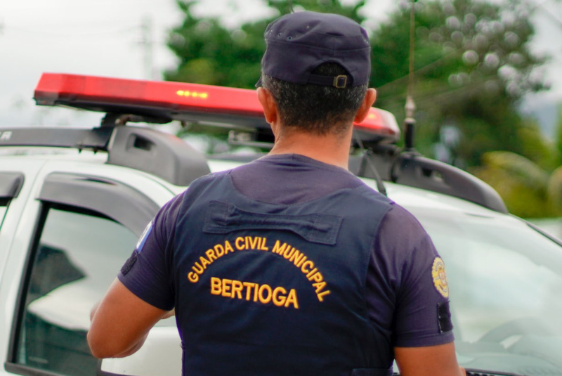 Na madrugada deste domingo (22), um homem de 48 anos foi detido pela Guarda Civil Municipal (GCM) de Bertioga durante uma tentativa de furto