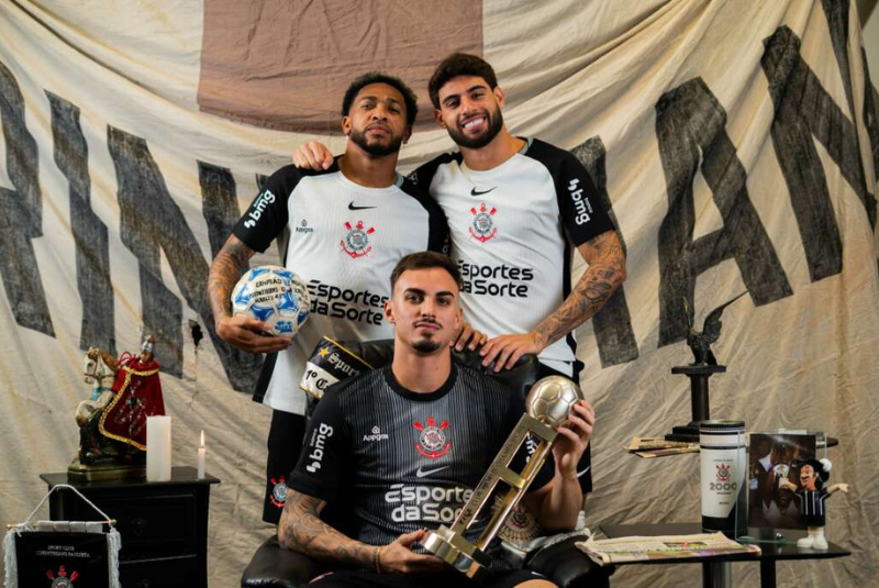 O Corinthians vive um momento decisivo fora de campo com o “leilão” entre Nike e Adidas pelo fornecimento de material esportivo.