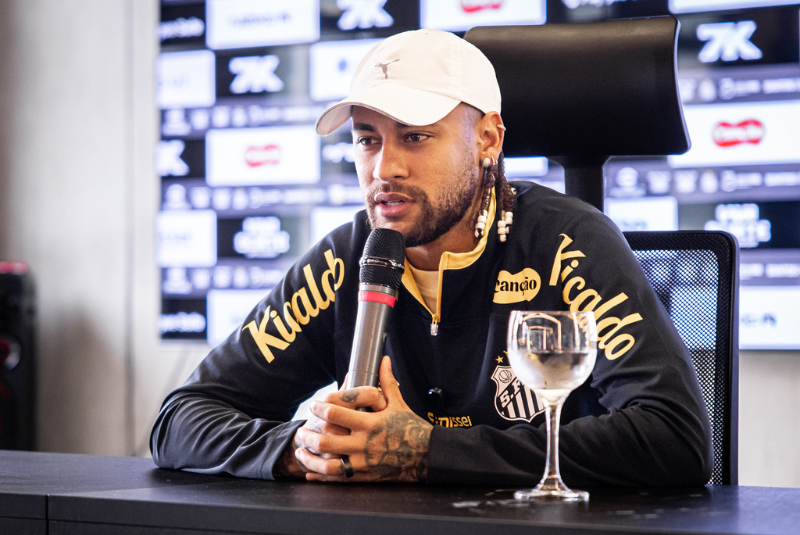 O técnico Cleber Xavier já definiu as funções que Neymar exercerá no Santos após sua renovação até o fim de 2025. O camisa 10 será usado...