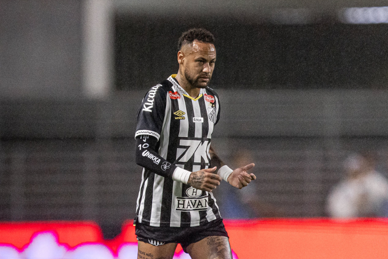 O pai de Neymar confirmou que viajará a Miami nesta semana para conversar com clubes estrangeiros sobre o futuro do craque.