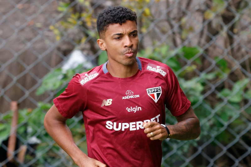Alguns jogadores do São Paulo se reapresentaram antecipadamente na manhã de segunda-feira (23) no CT da Barra Funda. O retorno oficial...