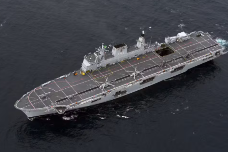 O maior navio da Marinha do Brasil, o Navio-Aeródromo Multipropósito (NAM) "Atlântico", chegará ao Porto de Santos neste sábado (5) e