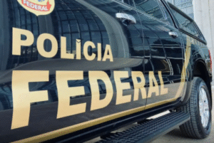 A Polícia Federal (PF) deflagrou nesta terça-feira (8) a Operação Underhand, que investiga organização criminosa suspeita de desviar recursos