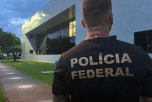 Uma operação da Polícia Federal deflagrada na manhã de hoje (8), na capital paulista, desarticulou uma organização criminosa especializada