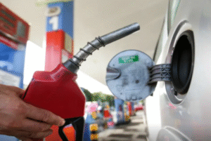 O ministro de Minas e Energia, Alexandre Silveira, afirmou que "há uma real possibilidade" de queda no preço da gasolina e do