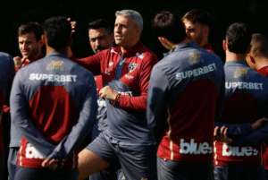 Hernán Crespo assumiu os treinos do São Paulo em 26 de junho, mas ainda não teve o contrato registrado no BID da CBF.