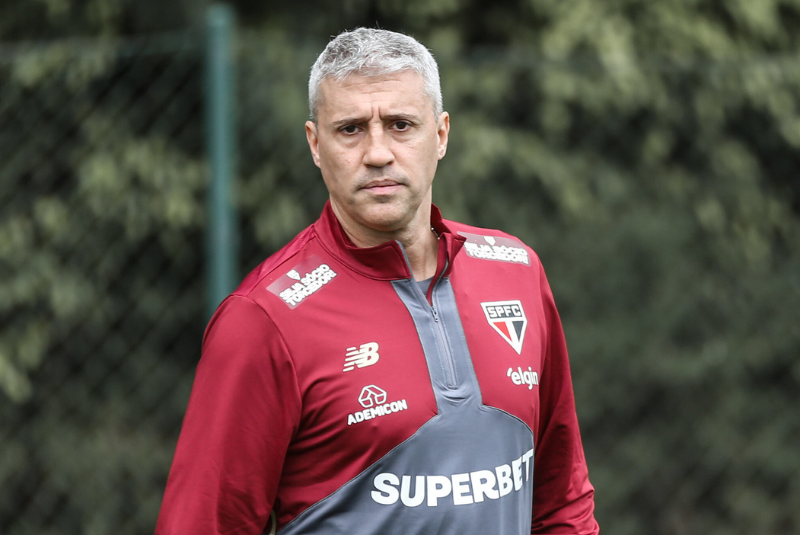 O São Paulo ainda não acertou com novos reforços, mas mapeou três prioridades: um lateral-direito, um zagueiro e um atacante de lado.