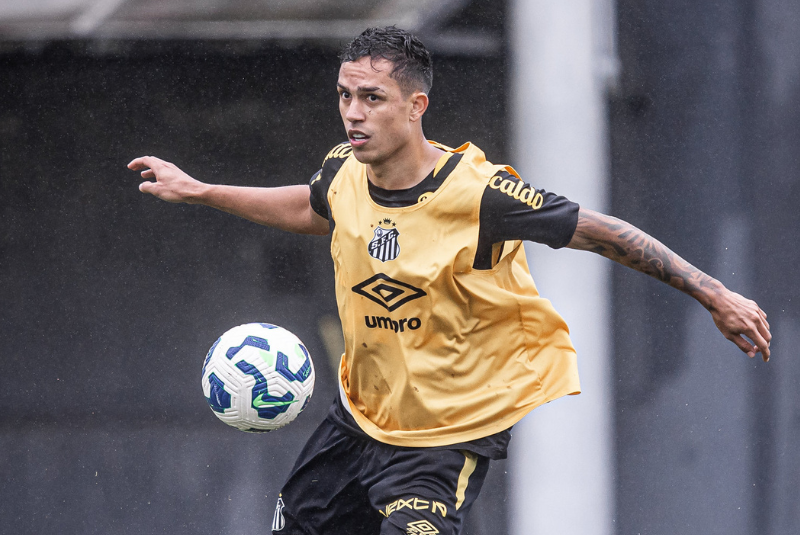 O Santos oficializou nesta terça-feira (1) a contratação do lateral-direito Igor Vinícius, de 28 anos. O vínculo será válido até...