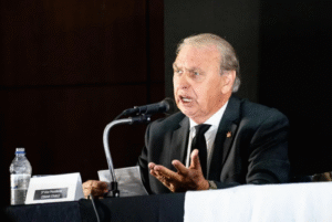 O Corinthians atrasou os salários de funcionários e jogadores que deveriam ter sido pagos até a última segunda-feira (7), quinto dia útil...