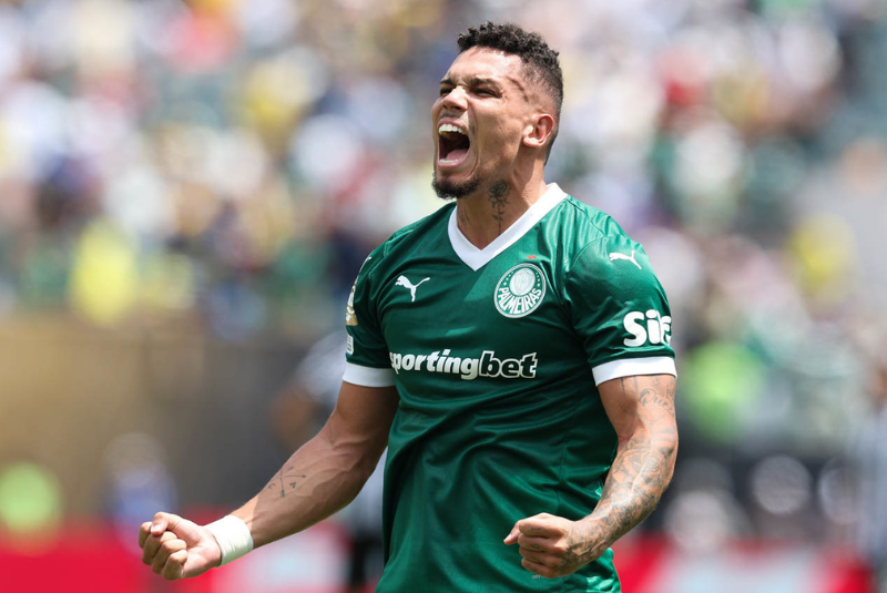 Paulinho passará por uma nova cirurgia na tíbia direita após a Copa do Mundo de Clubes da FIFA. Segundo Pedro Pontin, representante da...