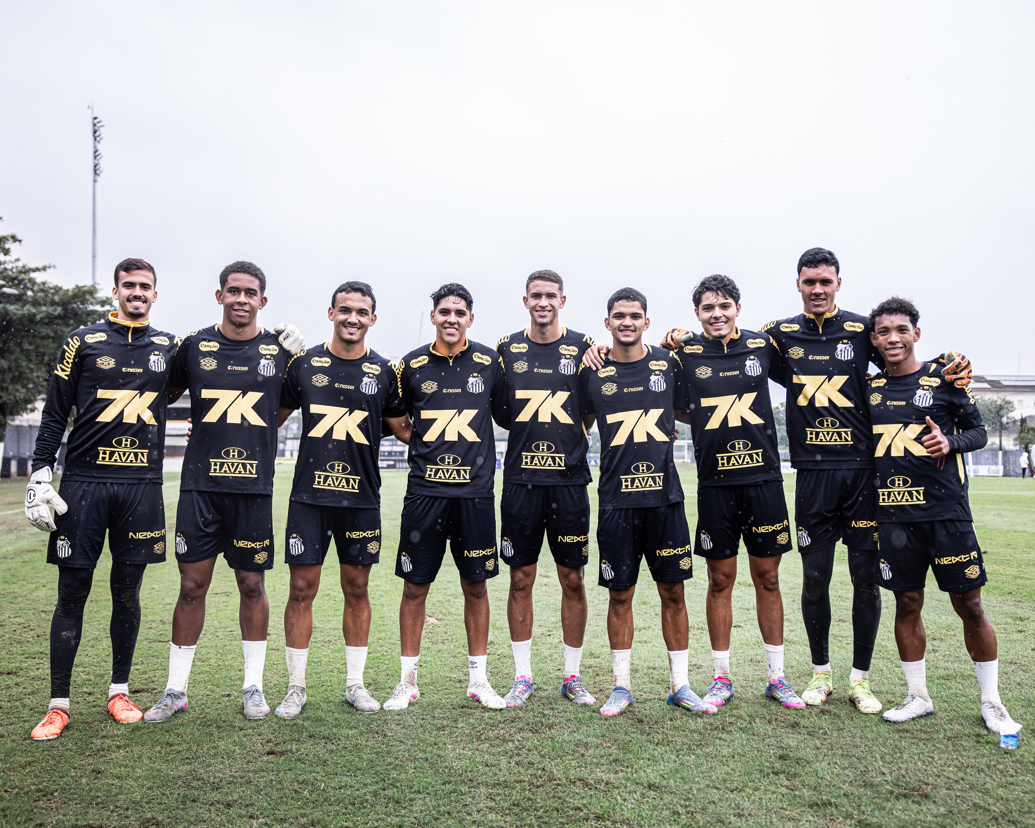 O Santos inscreveu dez atletas da base no Campeonato Brasileiro, incluindo Robson Júnior, filho de Robinho. Aos 17 anos, o meia-atacante...